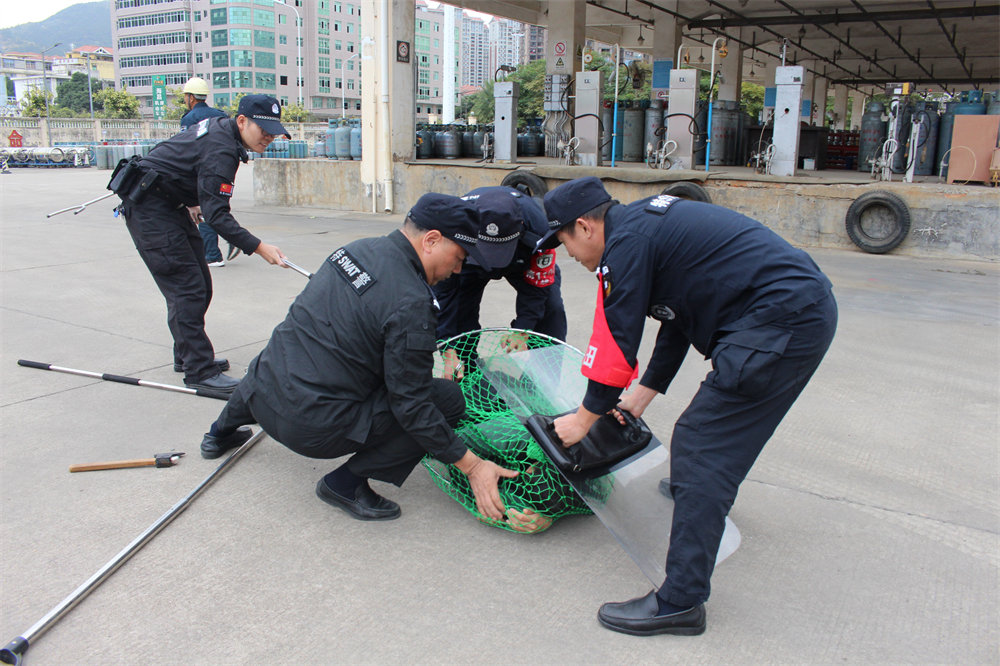 4、特警制服歹徒.JPG